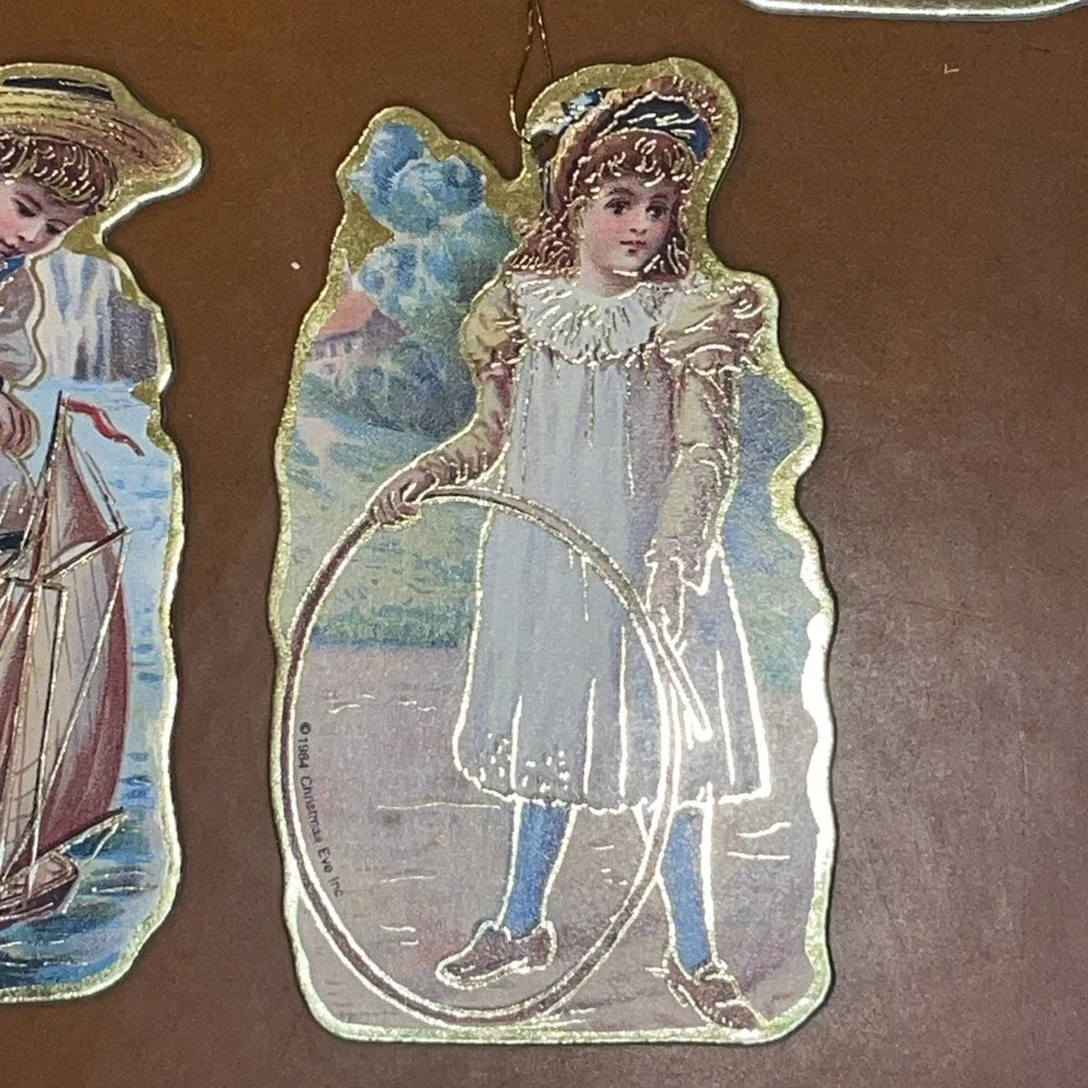 Vintage‎ Die-cut Victorian Gold Rimmed Christmas Ornaments | Daily Summer Life